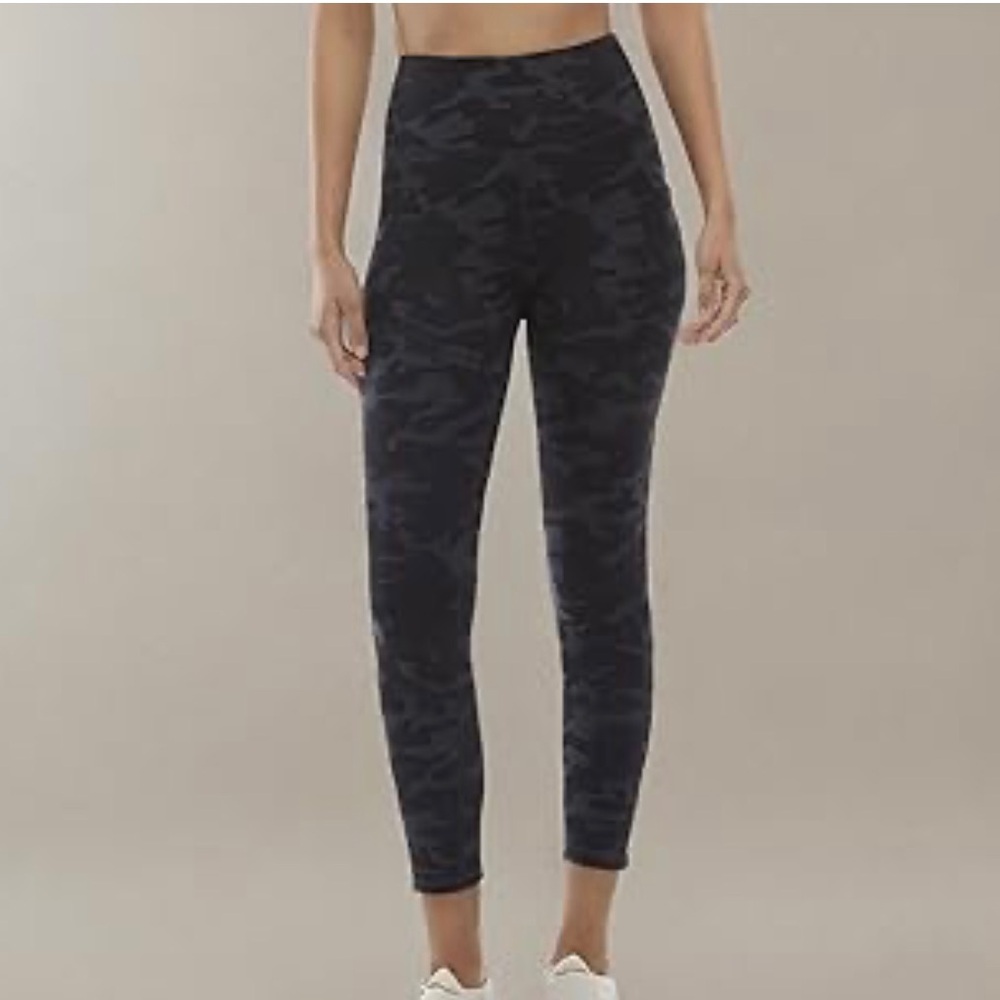 Workout 7/8 High Waist Black Camouflage Leggings